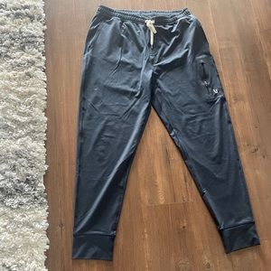 Vuori Transit Navy Joggers Sz L NWOT